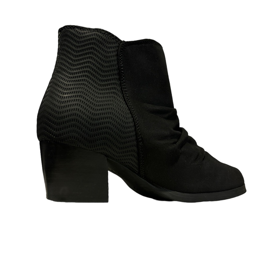 Baretraps Langley 7 1/5 women’s black heel short boot zip up